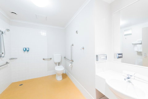 The Woden Hotel - Food Delivery Shop 6