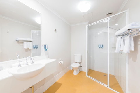 The Woden Hotel - Food Delivery Shop 14