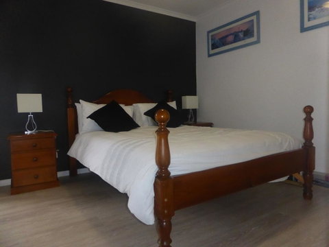 Lure Bed And Breakfast - Food Delivery Shop 6