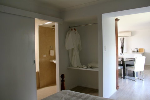 Lure Bed And Breakfast - Food Delivery Shop 5