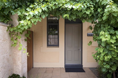 The Louise - Food Delivery Shop 34