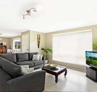 Ainslie Roberts Drive Retreat - Food Delivery Shop
