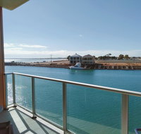 Wallaroo Marina Executive Apartments - Food Delivery Shop