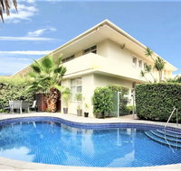 Hi 5 stars Glenelg Studio Apartment - Food Delivery Shop