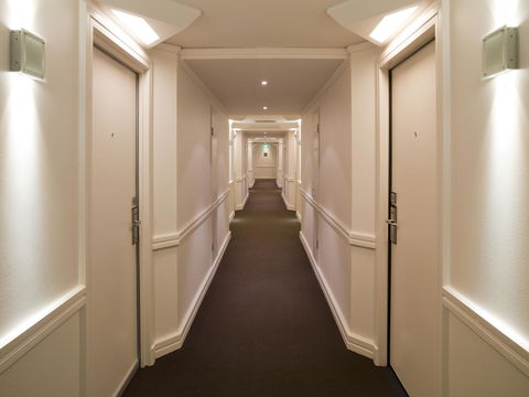 Hotel Grand Chancellor Adelaide - Food Delivery Shop 32