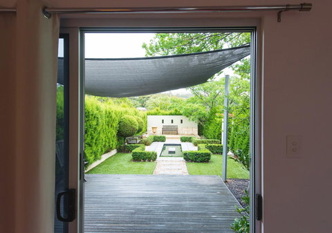 S T U D I O 22 Peaceful Retreat With Garden Views - Pet Food Australia 12