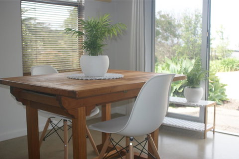 S T U D I O 22 Peaceful Retreat With Garden Views - Pet Food Australia 9