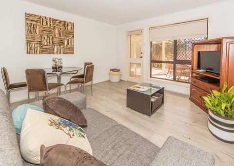 Tanunda\'s Magpie House - Food Delivery Shop 12