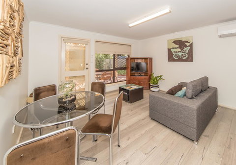 Tanunda\'s Magpie House - Food Delivery Shop 13