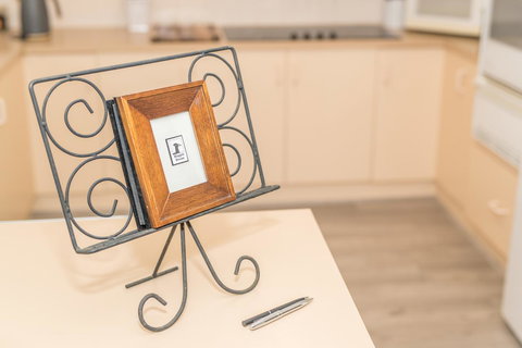 Tanunda\'s Magpie House - Food Delivery Shop 15