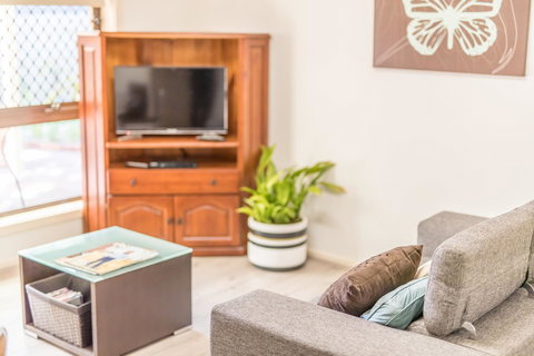 Tanunda\'s Magpie House - Food Delivery Shop 14