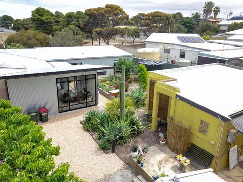 Sinclair Eco House - Pet Food Australia 15