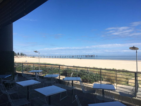 Luxury Beachside Accomodation - Food Delivery Shop 26