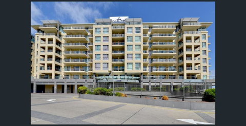 Luxury Beachside Accomodation - Food Delivery Shop 13