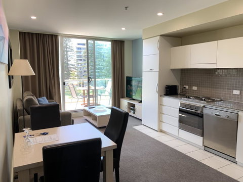 Luxury Beachside Accomodation - Food Delivery Shop 1
