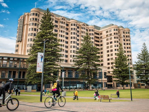 Stamford Grand Adelaide - Food Delivery Shop 27