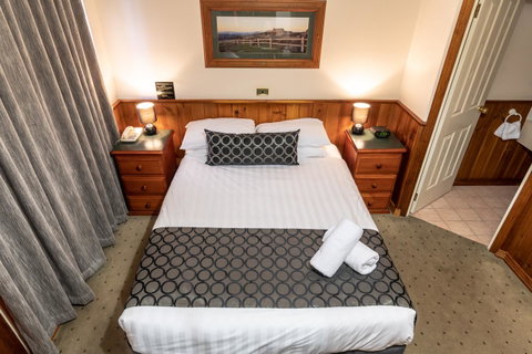 Astor Inn - Food Delivery Shop 5