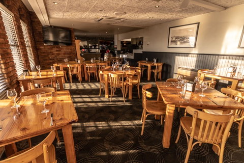 Astor Inn - Food Delivery Shop 25