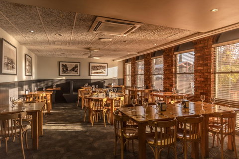 Astor Inn - Food Delivery Shop 24