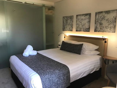 Astor Inn - Food Delivery Shop 1