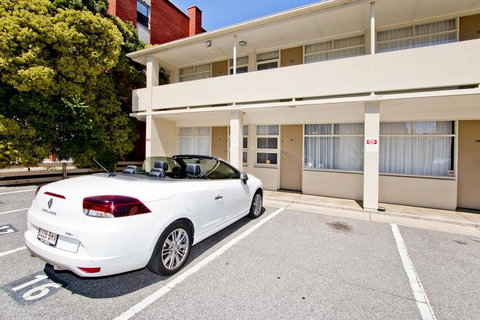 Glenelg Oasis Studios - Food Delivery Shop 17