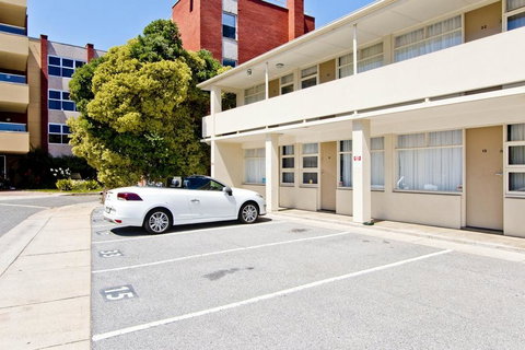Glenelg Oasis Studios - Food Delivery Shop 6