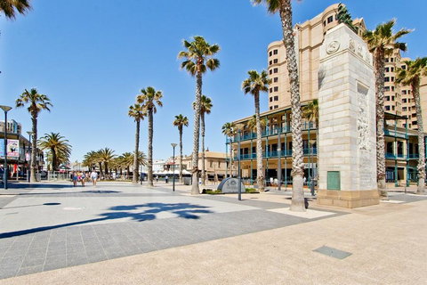 Glenelg Oasis Studios - Food Delivery Shop 16