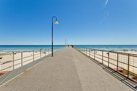 Glenelg Oasis Studios - Food Delivery Shop 15