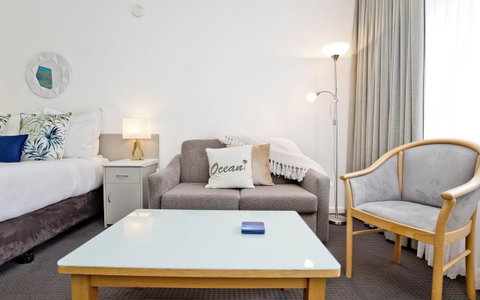 Glenelg Oasis Studios - Food Delivery Shop 9