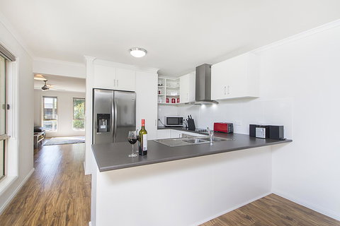 32 West B&B - Food Delivery Shop 16