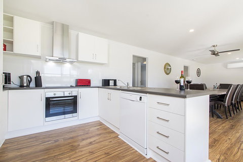 32 West B&B - Food Delivery Shop 17