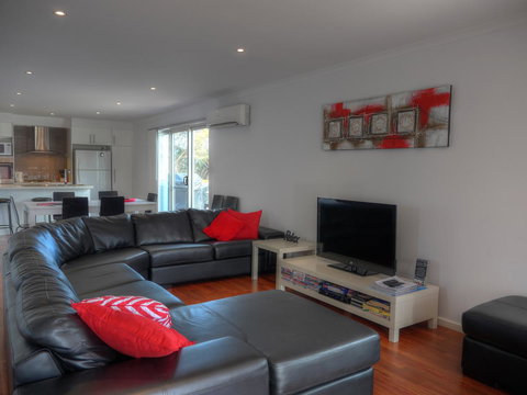 Home On Torrens - Food Delivery Shop 26