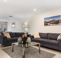 Close to City - Spacious 3 Bedroom Townhouse - Food Delivery Shop