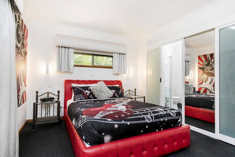 Barossa Retro BnB - Food Delivery Shop 7