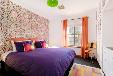 Barossa Retro BnB - Food Delivery Shop 9