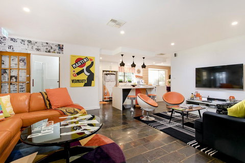 Barossa Retro BnB - Food Delivery Shop 16