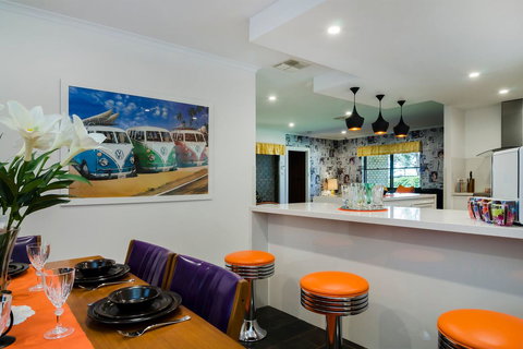 Barossa Retro BnB - Food Delivery Shop 18