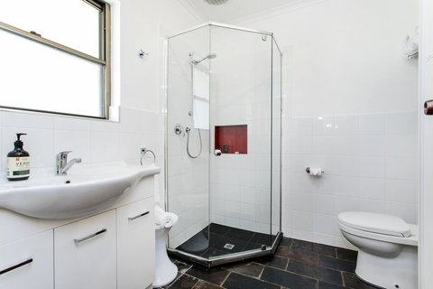 Barossa Retro BnB - Food Delivery Shop 13