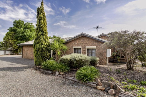 Barossa Retro BnB - Food Delivery Shop 31