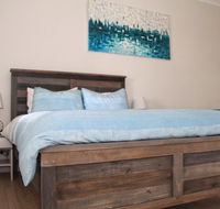 Smugglers Inn Studio Apartments - Food Delivery Shop