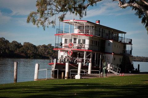 Riverview Rise Retreats - Food Delivery Shop 27