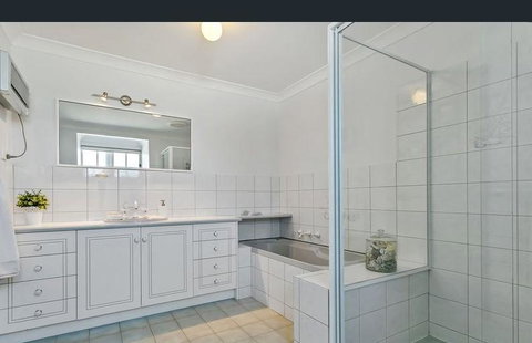 Angaston House - Food Delivery Shop 14