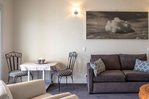 Angaston House - Food Delivery Shop 8