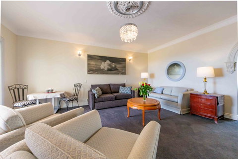 Angaston House - Food Delivery Shop 25