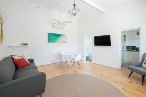 Seawall Apartments - Food Delivery Shop 22