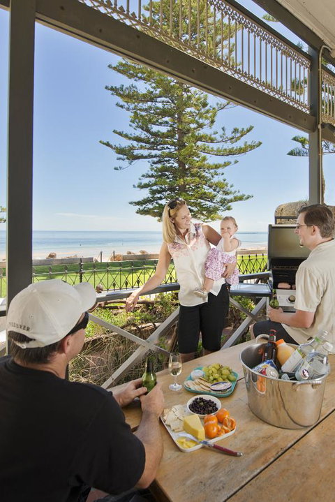 Seawall Apartments - Food Delivery Shop 9