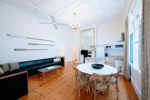 Seawall Apartments - Food Delivery Shop 12