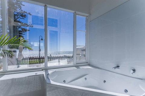 Seawall Apartments - Food Delivery Shop 4