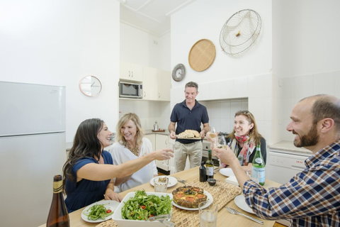 Seawall Apartments - Food Delivery Shop 13