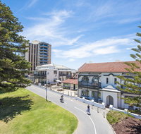 Seawall Apartments - Food Delivery Shop
